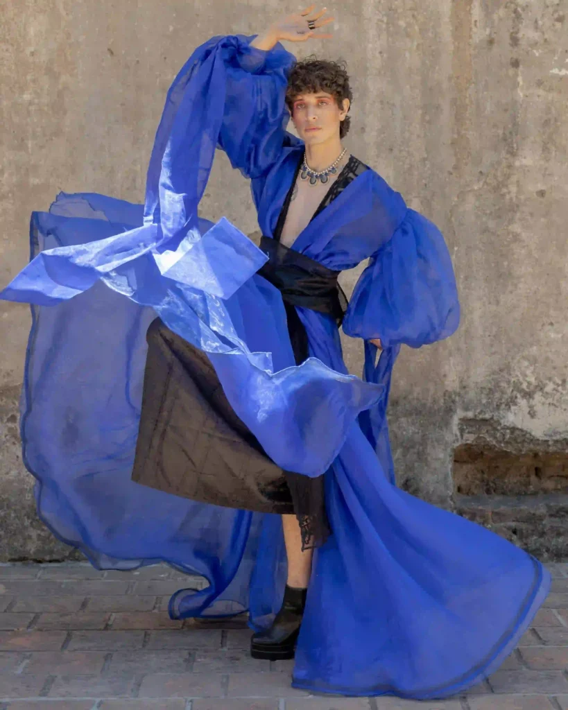 vestido azul de colección de moda propia